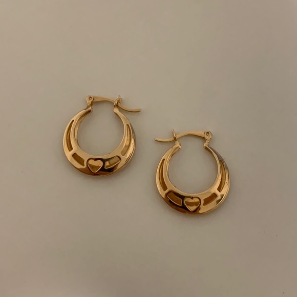 Jewelry - Gold Heart Hoops
